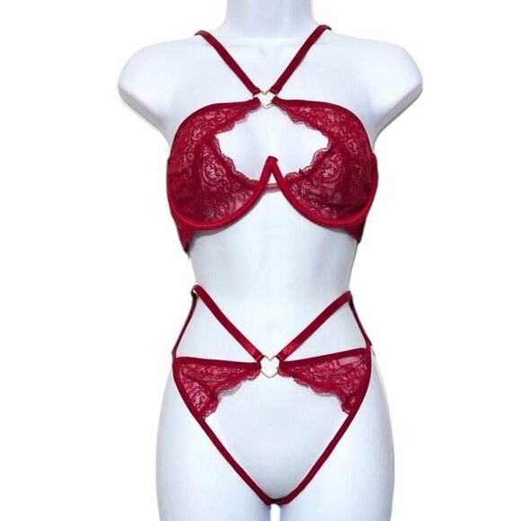 Frederick's of Hollywood Red Lace Bra & Panty Set NWT Crotchless Cheeky Lingerie - Picture 1 of 11